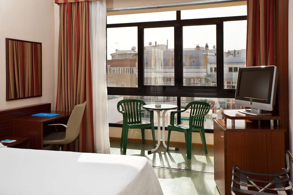 Nh Las Palmas Playa Las Canteras Room photo