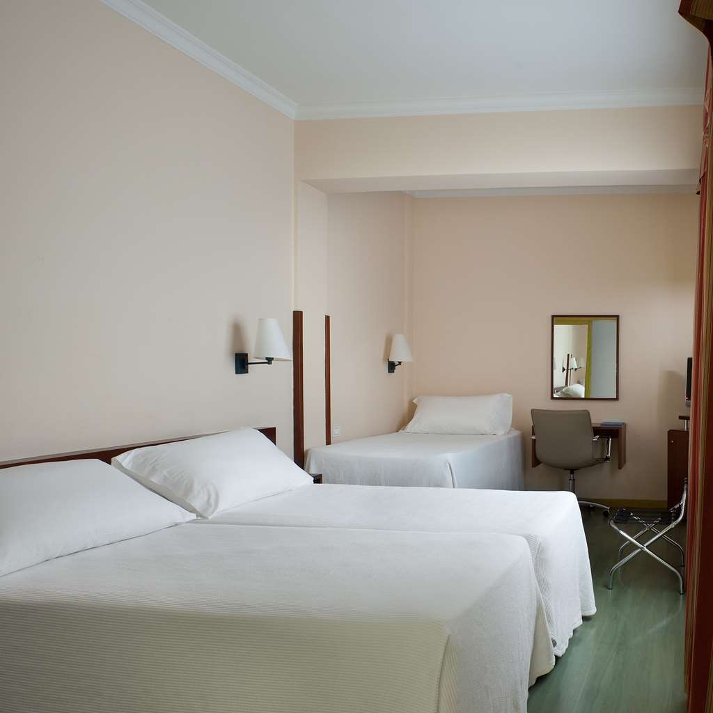 Nh Las Palmas Playa Las Canteras Room photo